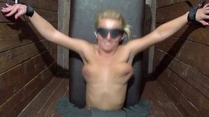 CzechFANTASY.com: Gloryhole at the party